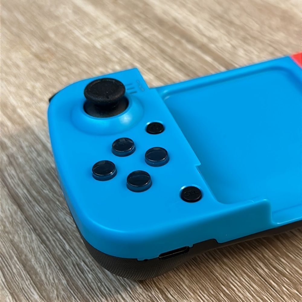iOS/Android Bluetooth Controller for Smartphones, PS4/5 Remote Play, Emulators - Picture 3 of 13